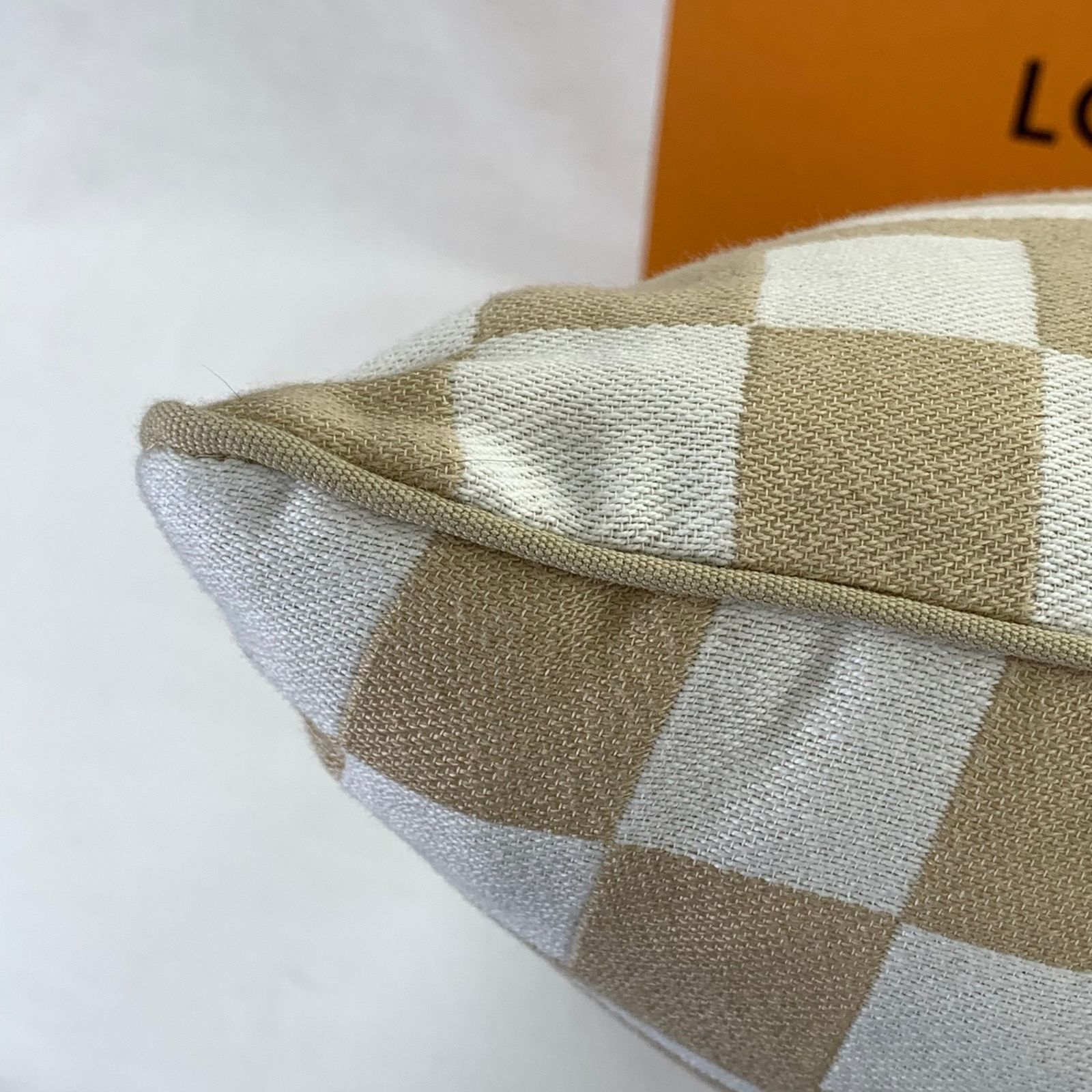 LOUIS VUITTON ルイヴィトン プラージュ LV グラフィカル クッション