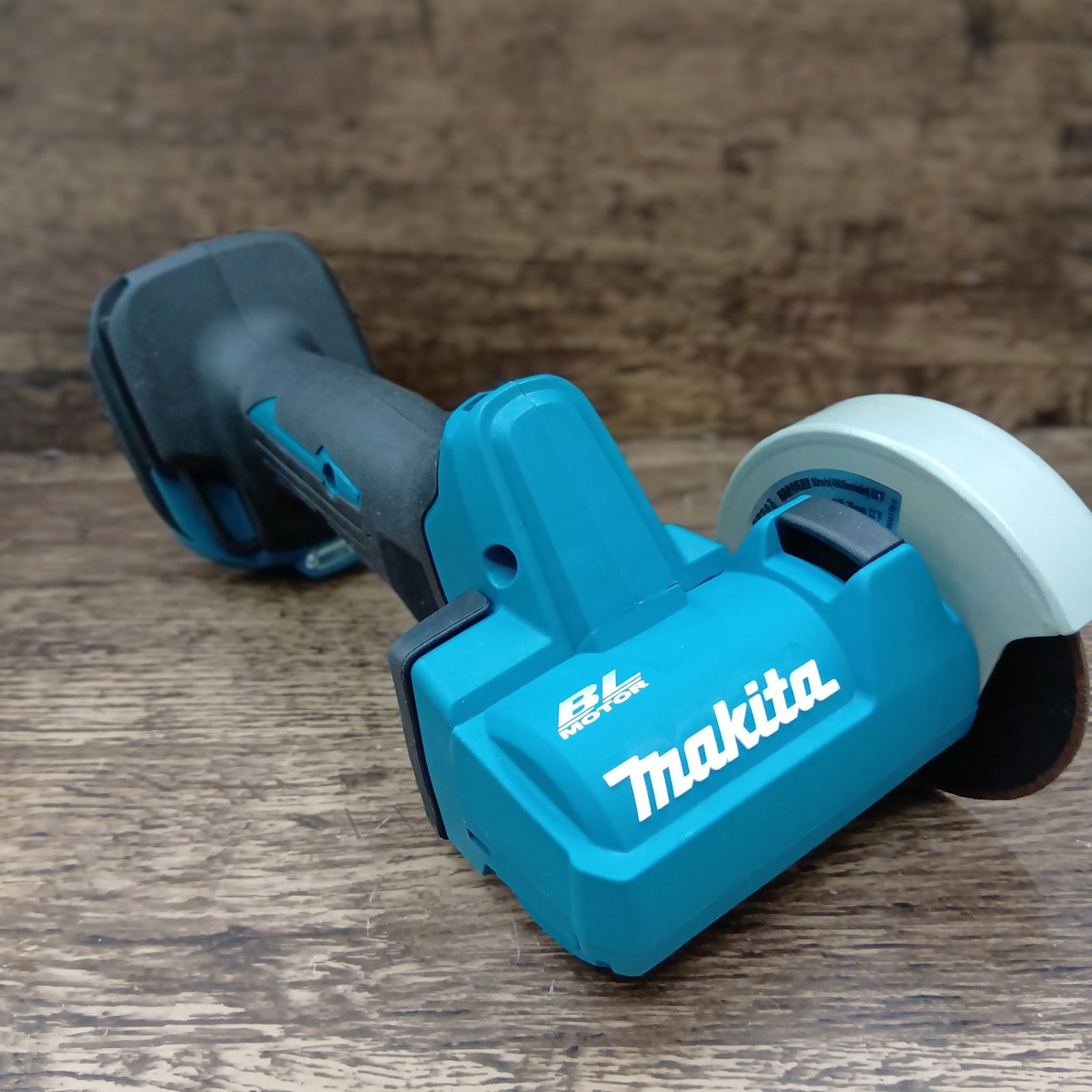 マキタ(Makita) 76ミリ 充電式コンパクトカッタ 18V バッテリ・充電器 