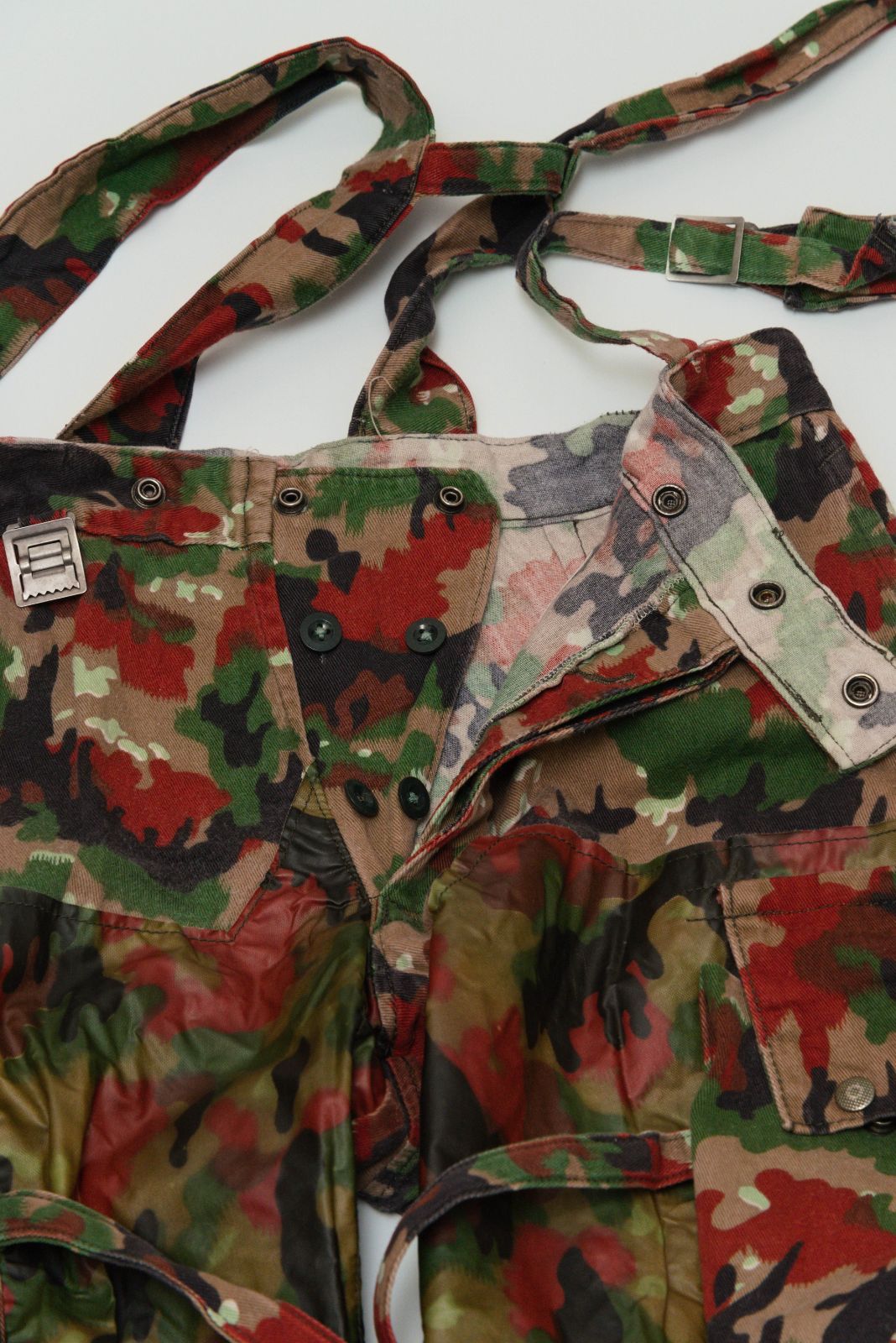 古着 当時物 ユーロミリタリー スイス軍 M70 アルペンカモ 軍パン カーゴ ユーロ ミリタリー 古着 スイス軍 M70 アルペンカモパンツ