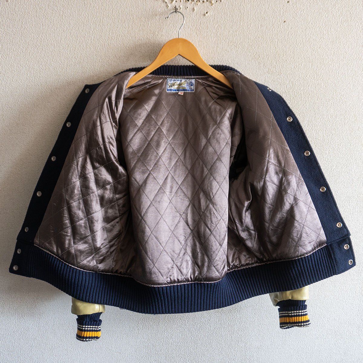 美品】WHITESVILLE【フルデコ レザースリーブ スタジャン】38