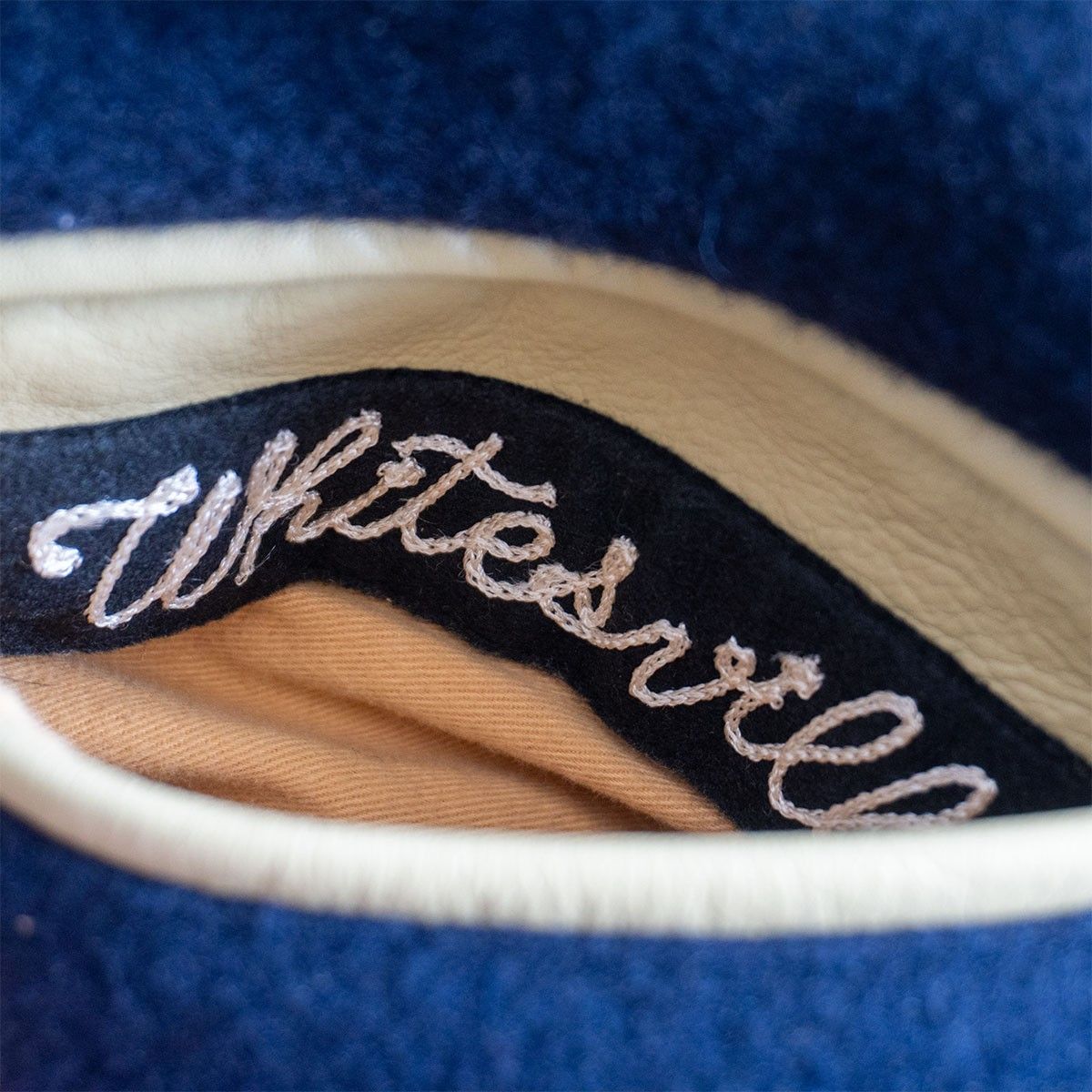 美品】WHITESVILLE【フルデコ レザースリーブ スタジャン】38