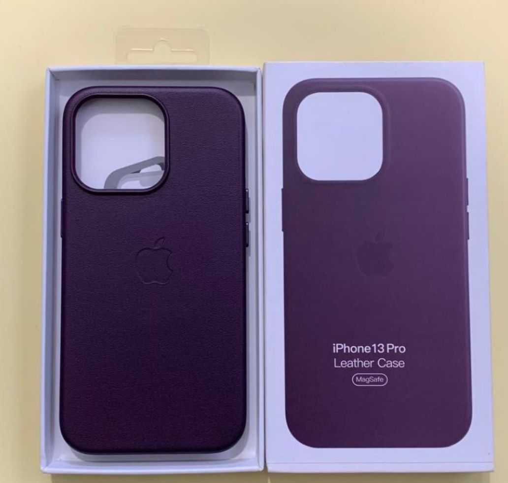 未使用 Apple新品 iPhone13Pro純正品レザーケース ダークチェリー