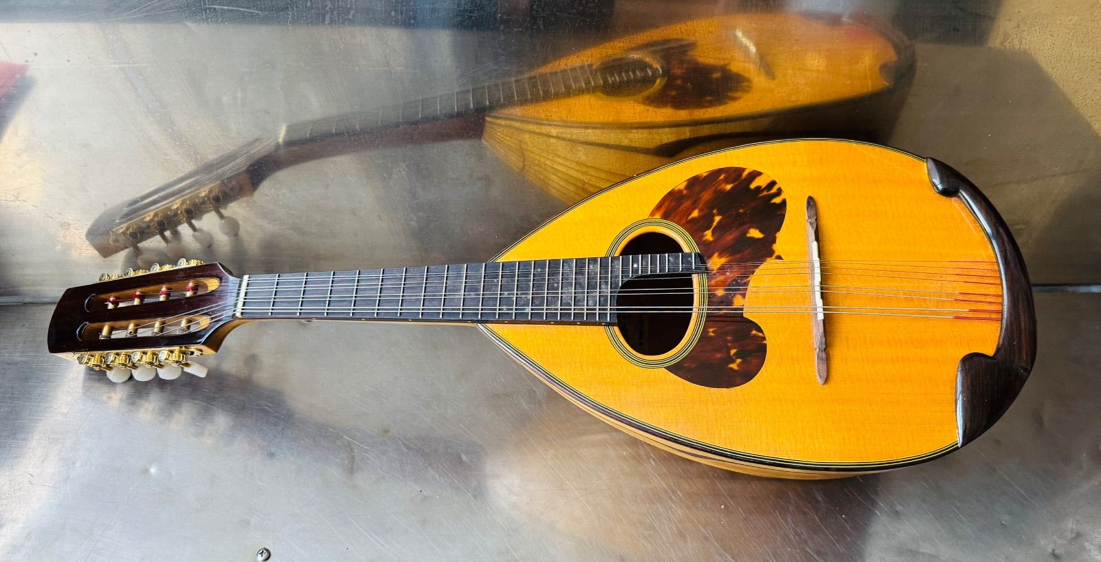 美品 鈴木楽器製作所 スズキ マンドリン M80 ハードケース 替弦付