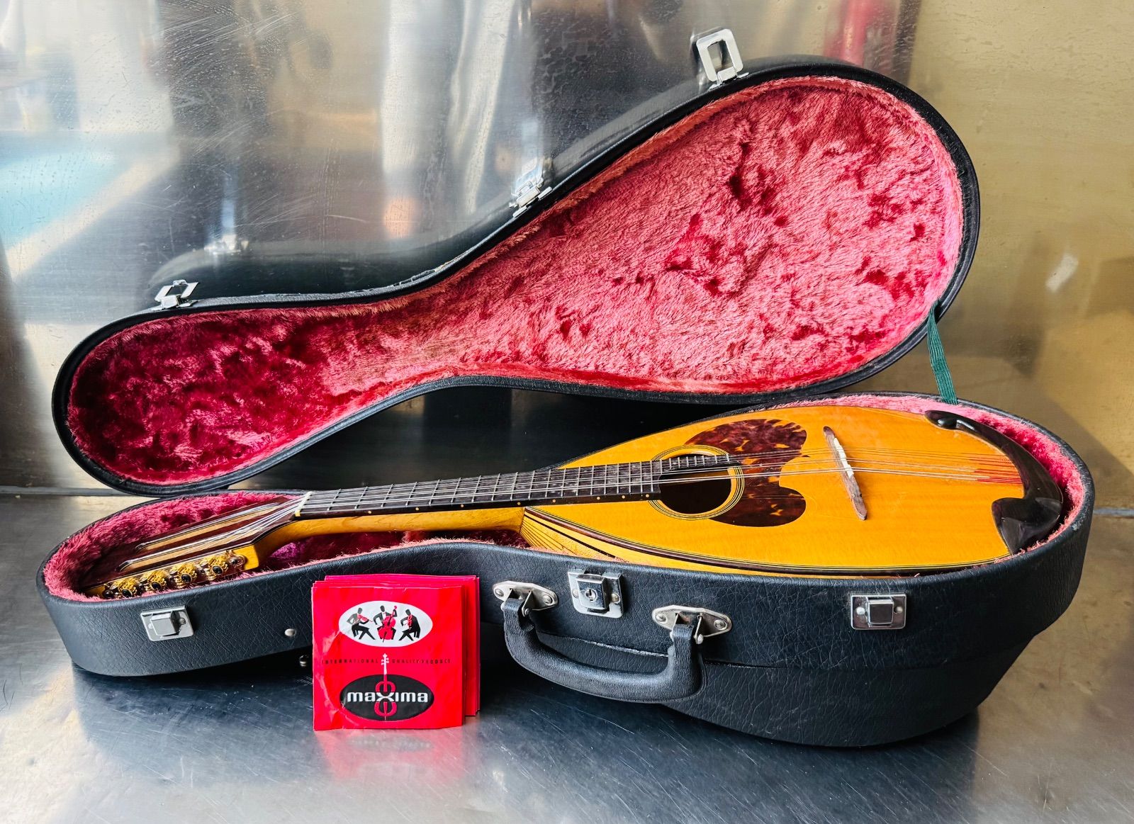 【希少ハードケース付き】スズキ　マンドリン　M-215 1974年製 美品 鈴木楽器製作所 スズキ マンドリン M80 ハードケース 替弦付