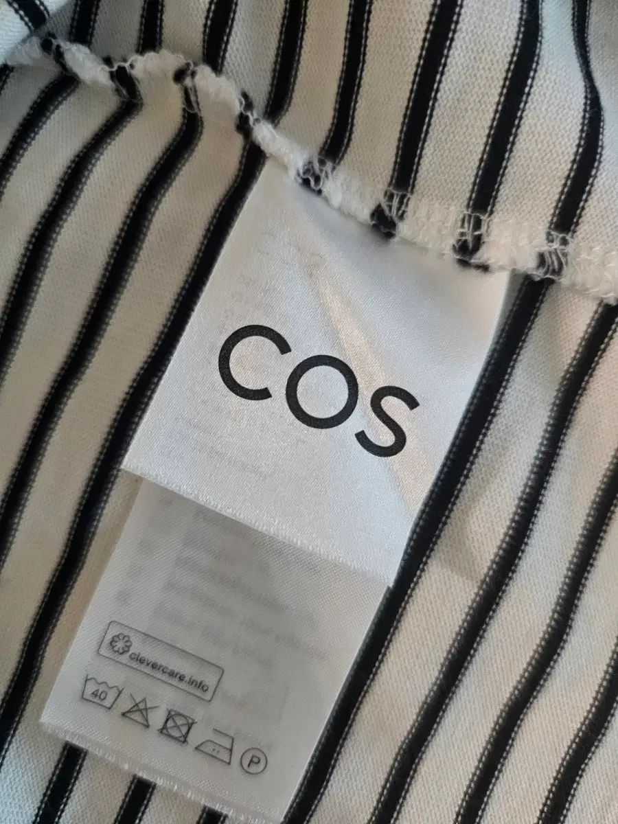 COS ストライプ 長袖 Tシャツ