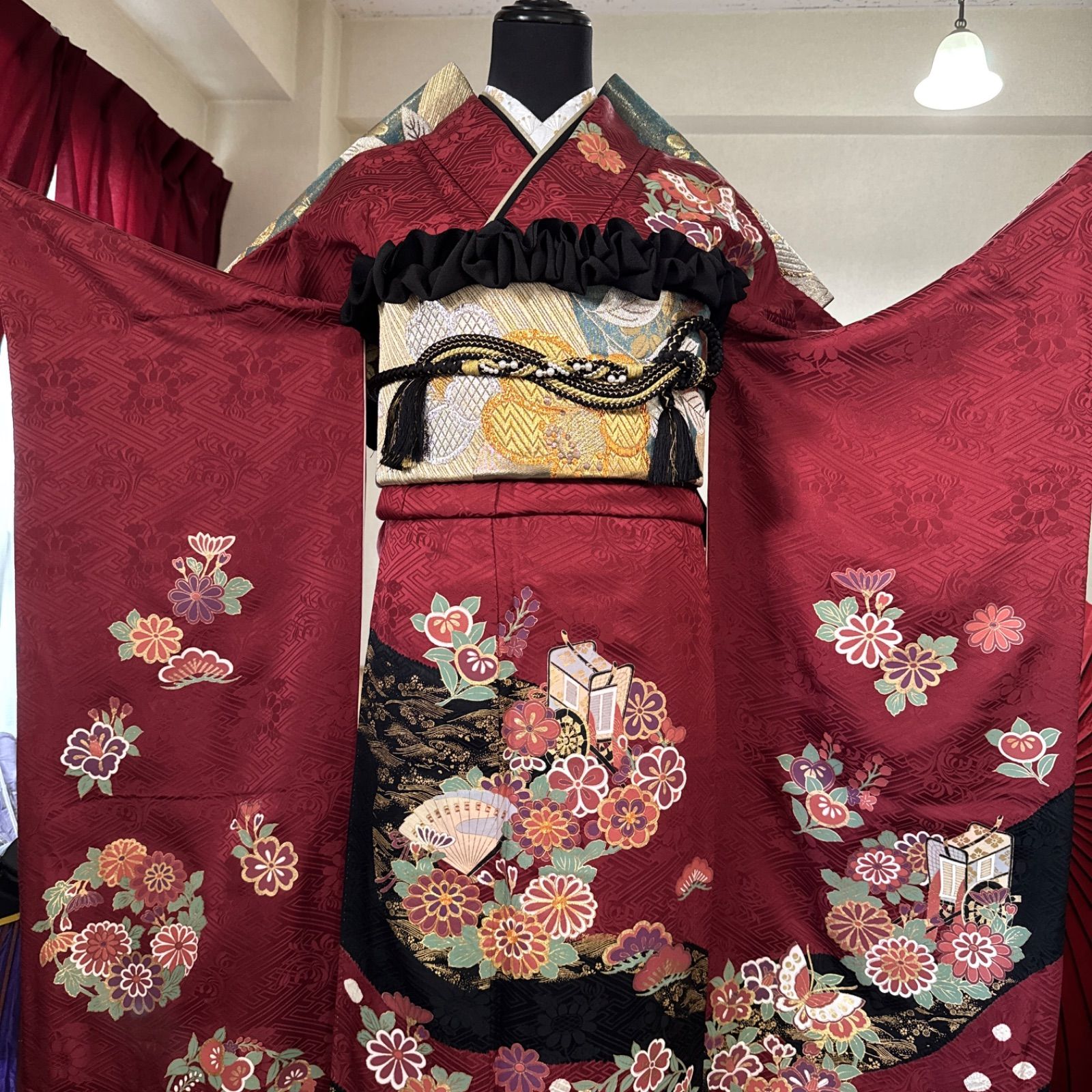 豪華振袖セット(4点)・袋帯・重ね衿・半衿・古典柄・金駒刺繍・御所車