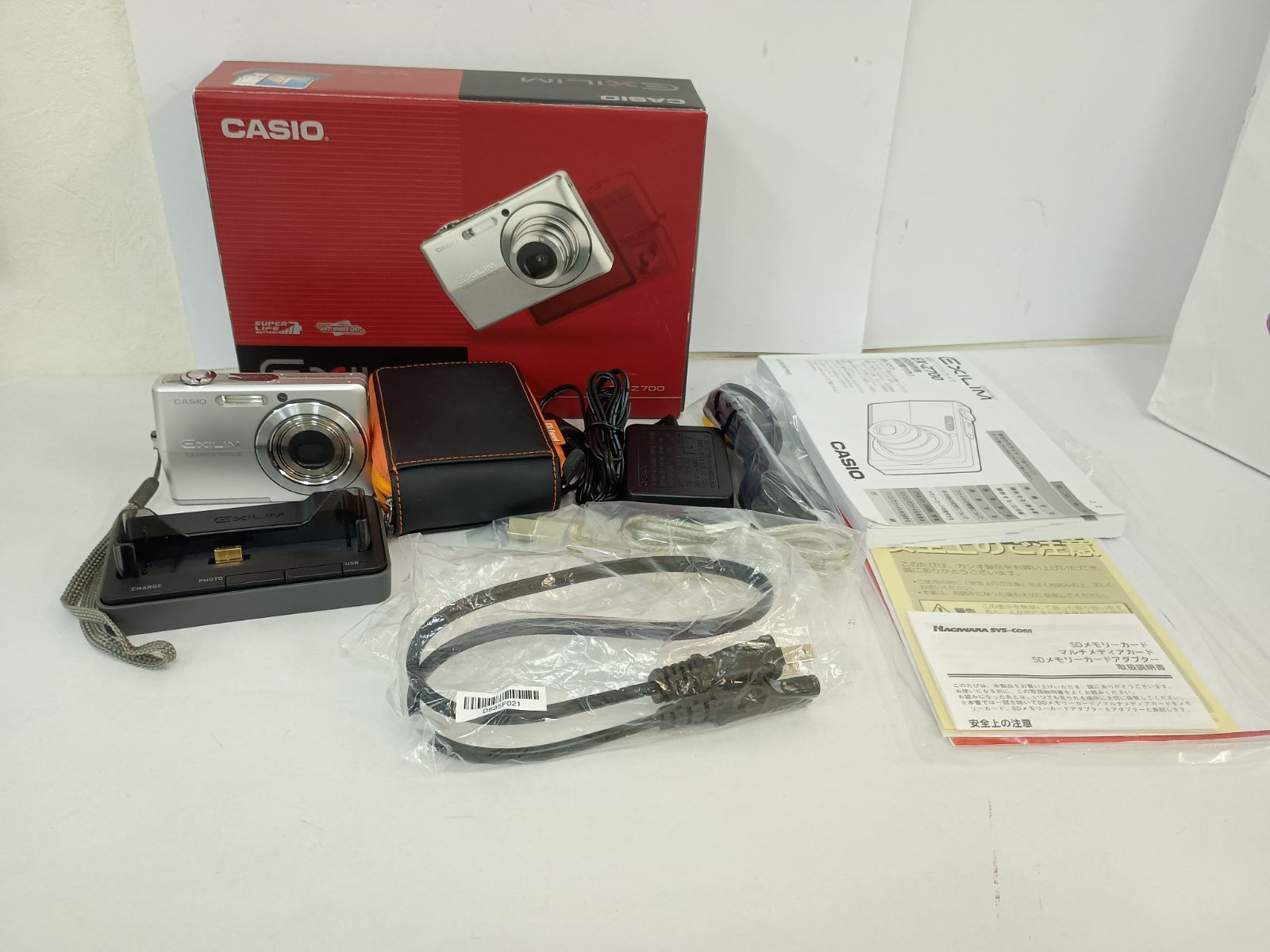 CASIO EXILIM ZOOM EX-Z700 コンパクトデジタルカメラ シルバー 720万