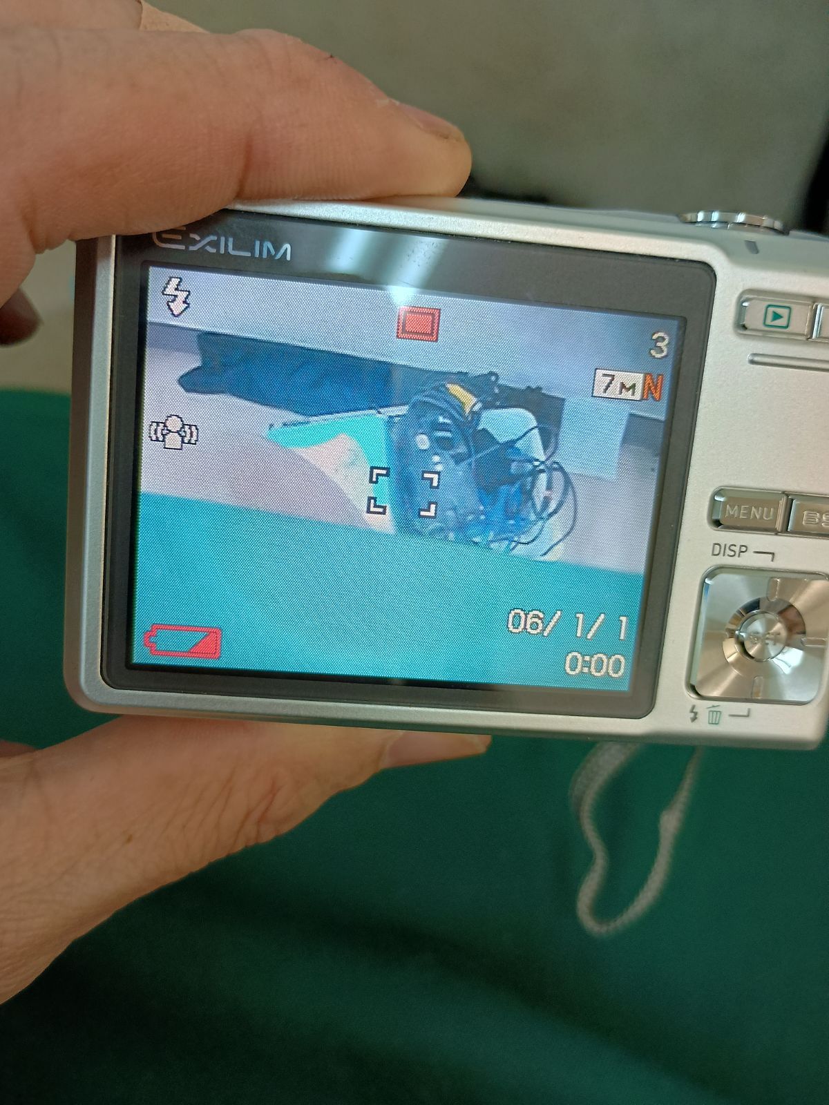 CASIO EXILIM ZOOM EX-Z700 コンパクトデジタルカメラ シルバー 720万