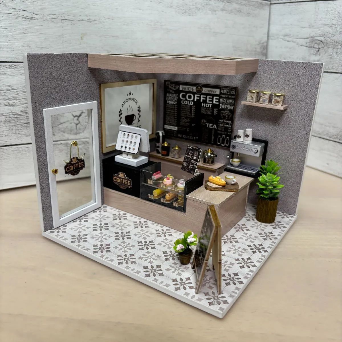 完成品・ミニチュアハウス・コーヒーショップ COFFEE SHOP - メルカリ