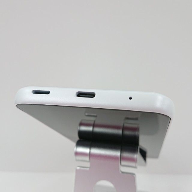 arrows We FCG01 au ホワイト 送料無料 本体 c16360 - メルカリ