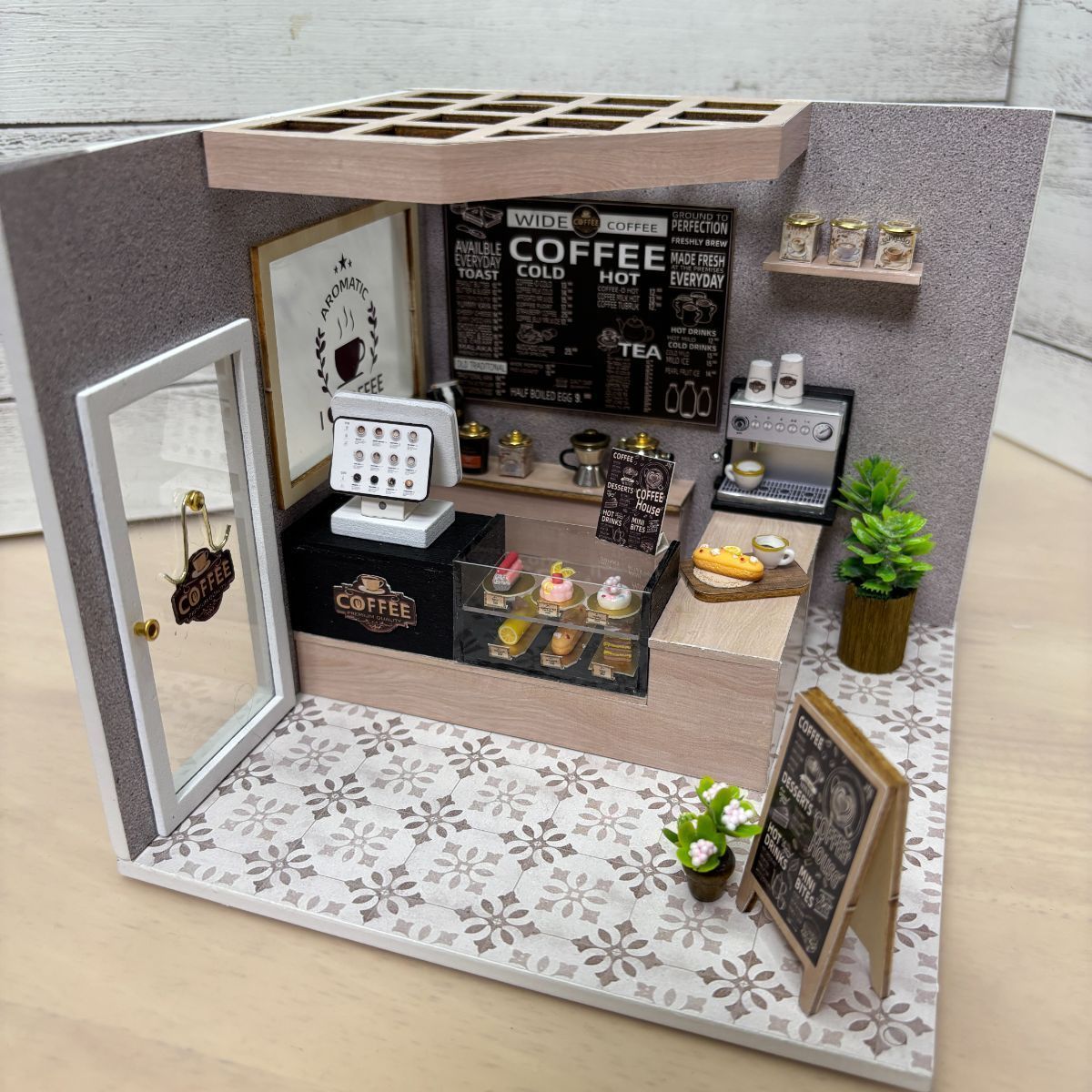 完成品・ミニチュアハウス・コーヒーショップ COFFEE SHOP - メルカリ