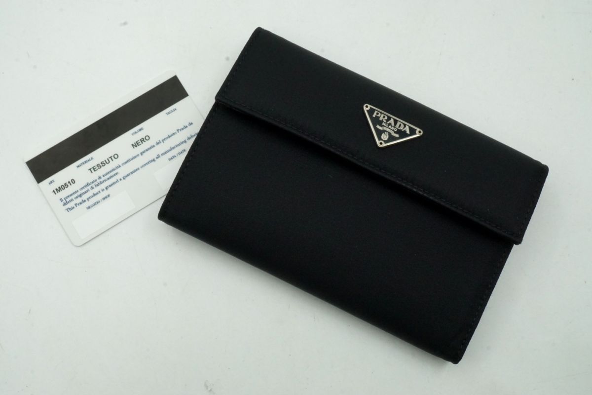 プラダ 三つ折り 財布 三角ロゴプレート Wホック ウォレット テスート