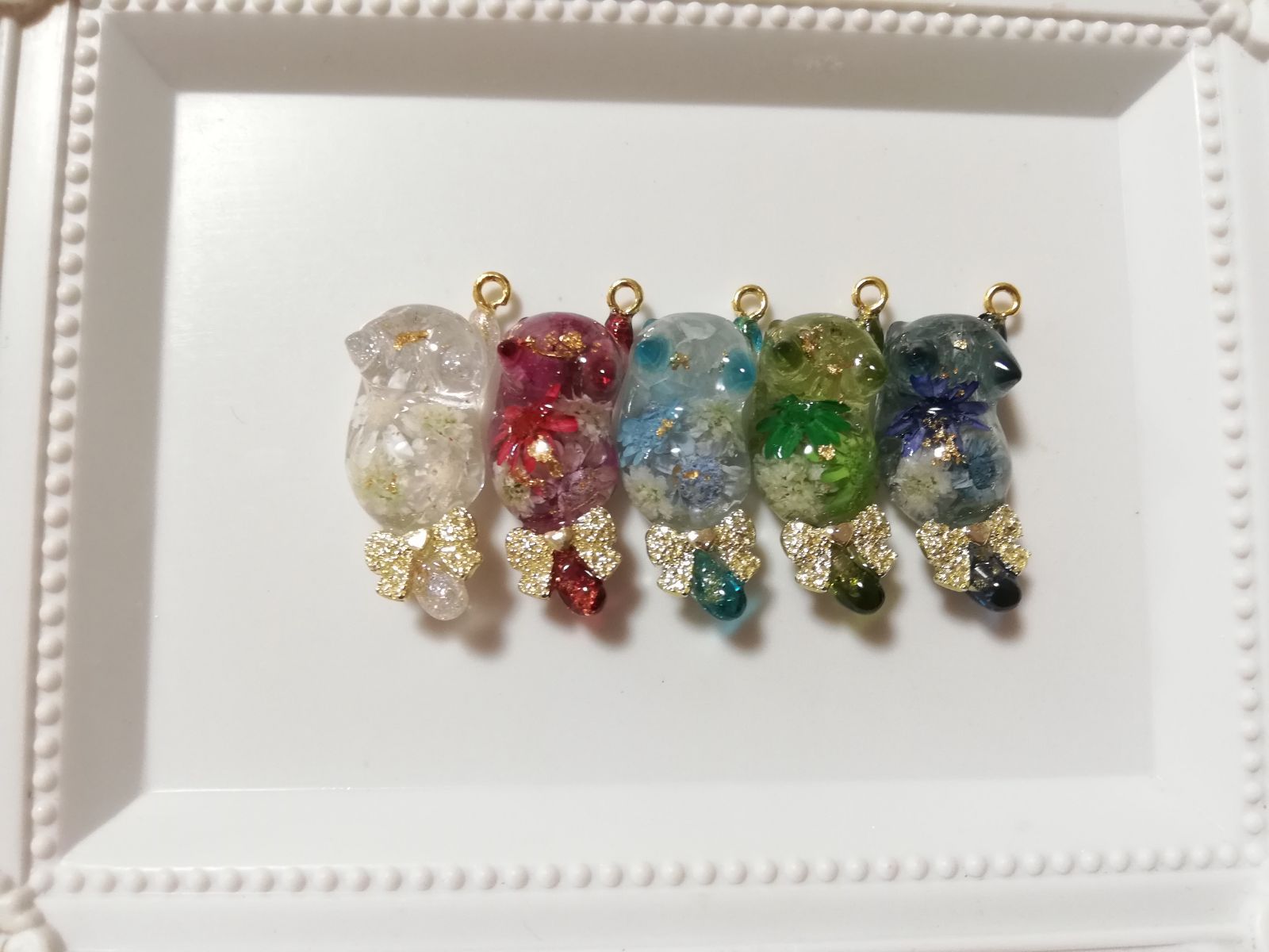 猫チャーム61 ぐで猫 じゃれ猫 天然石を詰め込んだにゃんこ 1個 - メルカリ