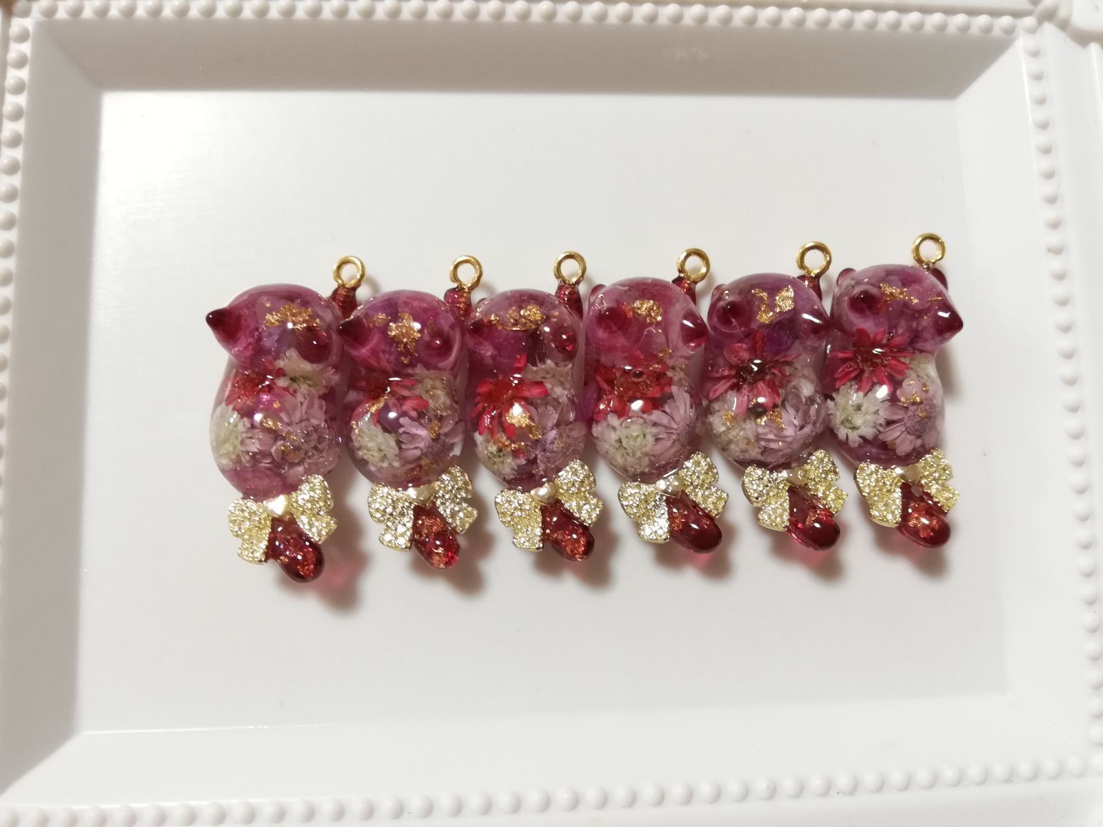 猫チャーム61 ぐで猫 じゃれ猫 天然石を詰め込んだにゃんこ 1個 - メルカリ