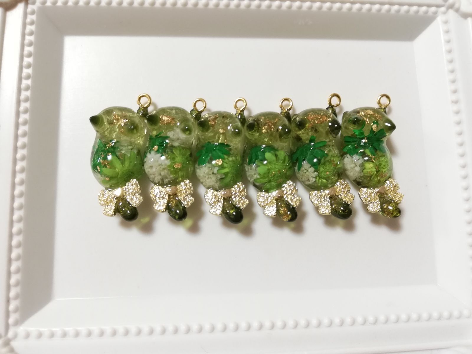 おまとめ中　じゃれ猫　天然石　　　　　　グリーン系 猫チャーム61 ぐで猫 じゃれ猫 天然石を詰め込んだにゃんこ 1個 - メルカリ