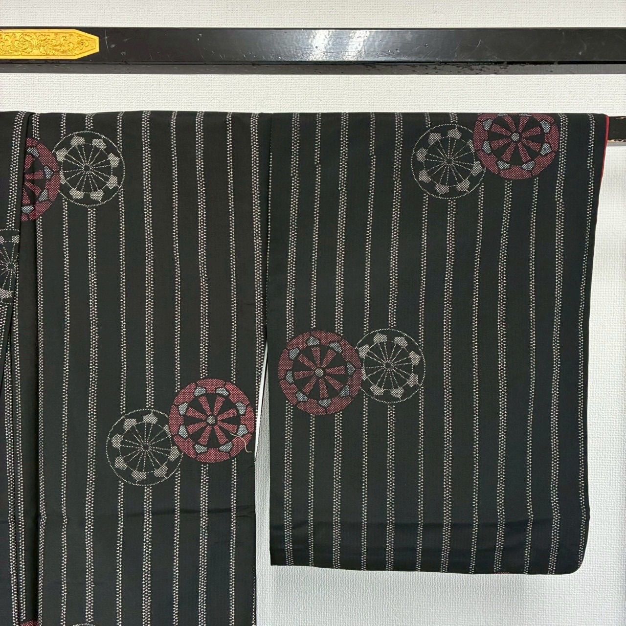 年末年始セール！　袷　小紋　両子持ち縞　裄67cm 正絹　半衿おまけ付き 袷 小紋 竹縞模様 裄67cm 正絹 半衿おまけ付き - メルカリ