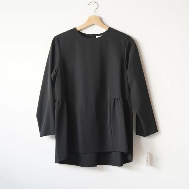 UN CINQ (アンサンク) | STRETCH DOUBLECLOTH PEPLUM BLOUSE (black