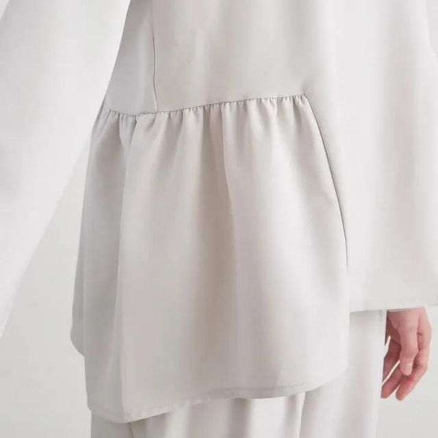 UN CINQ (アンサンク) | STRETCH DOUBLECLOTH PEPLUM BLOUSE (gray