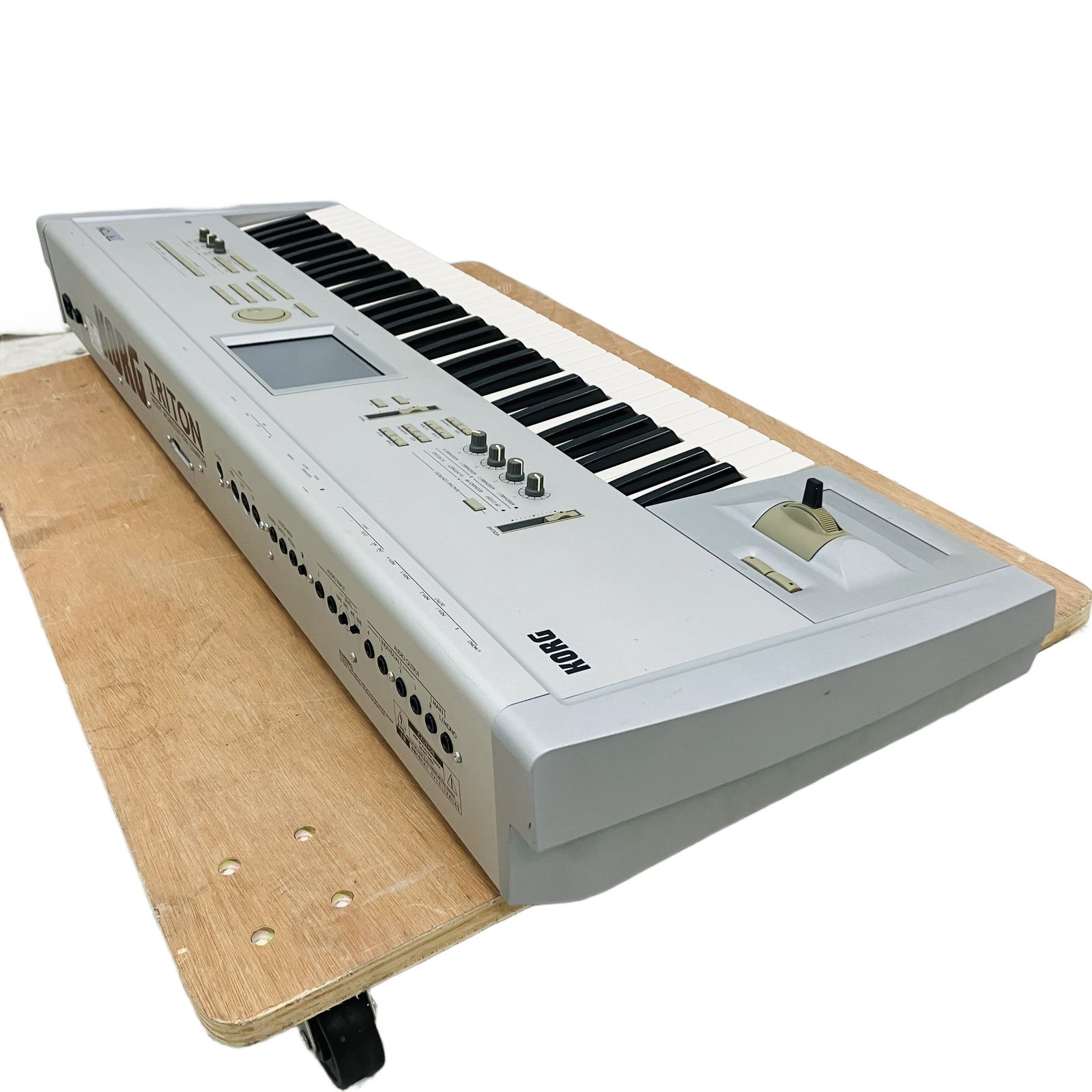KORG TRITON シンセサイザー 61健 シンセサイザー コルグ 中古
