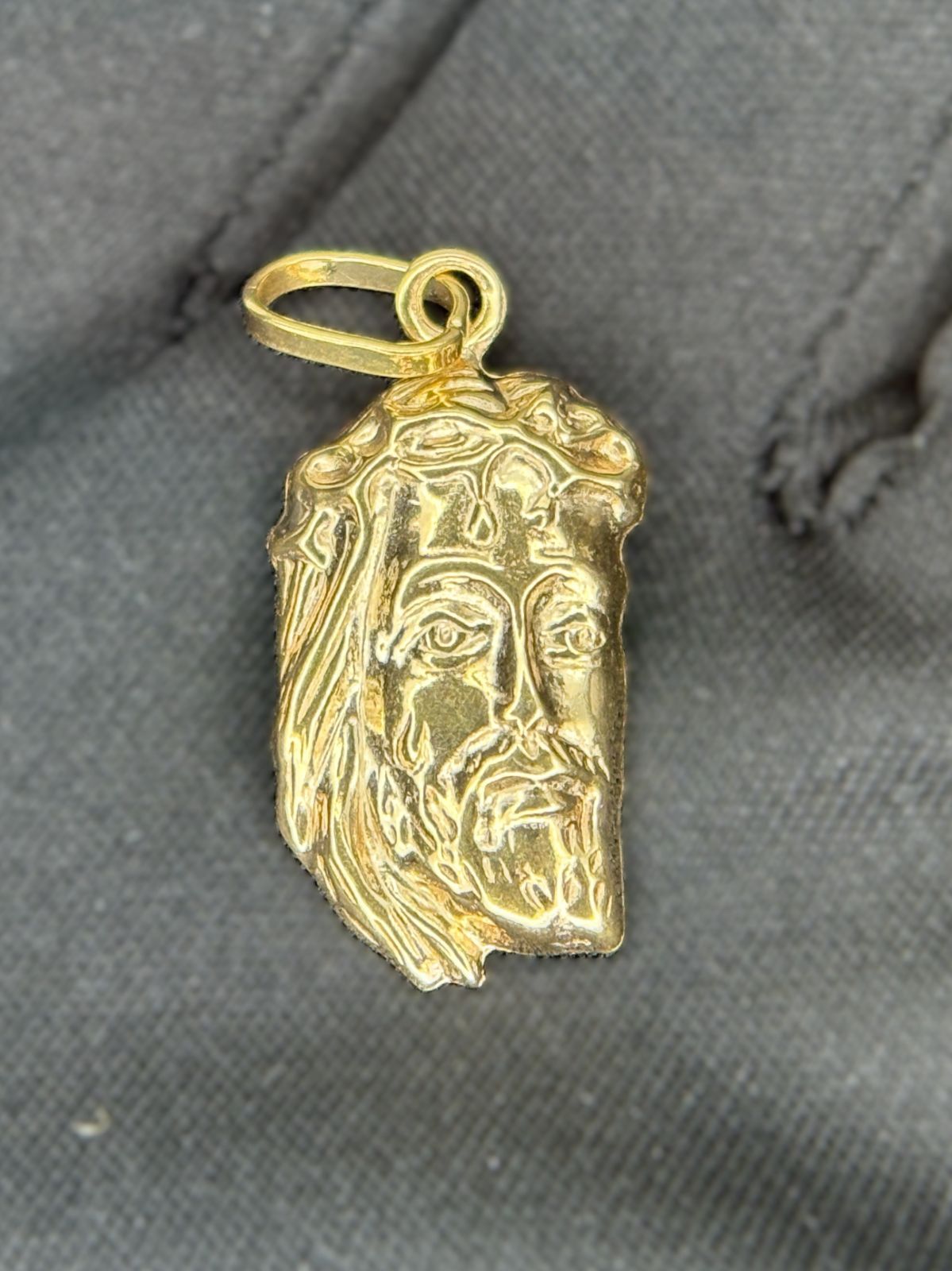 K18】750 ペンダント イエス キリスト フェイス 顔 1.1g - メルカリ