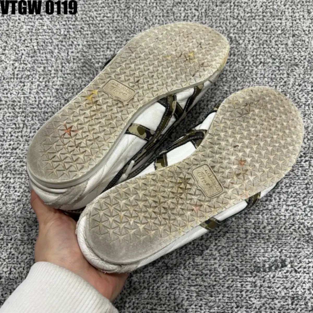 メルカリ祭！土日セール！uni&co ユニアンドコー　レアカモ オニツカタイガー × コムサデモード 26.0cm - メルカリ