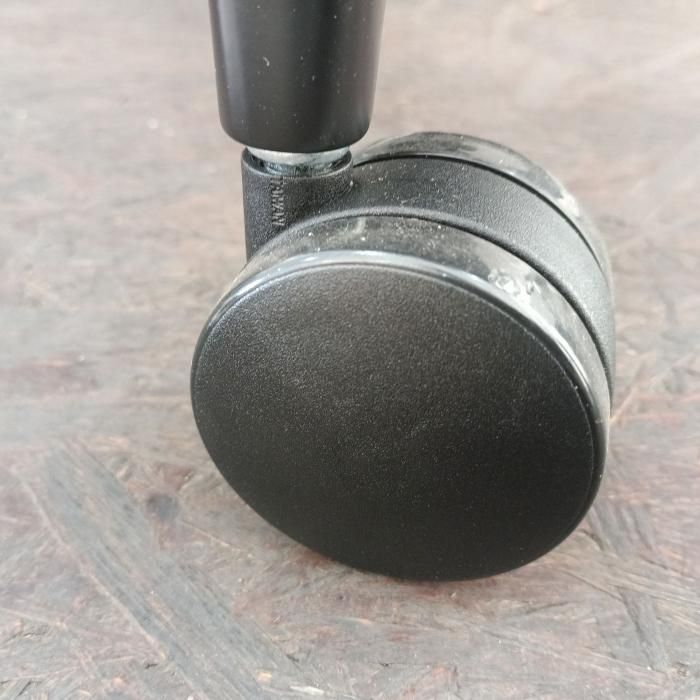 オカムラ オフィスチェア 肘あり フィノラ C78AMS-F1E1 2025年製