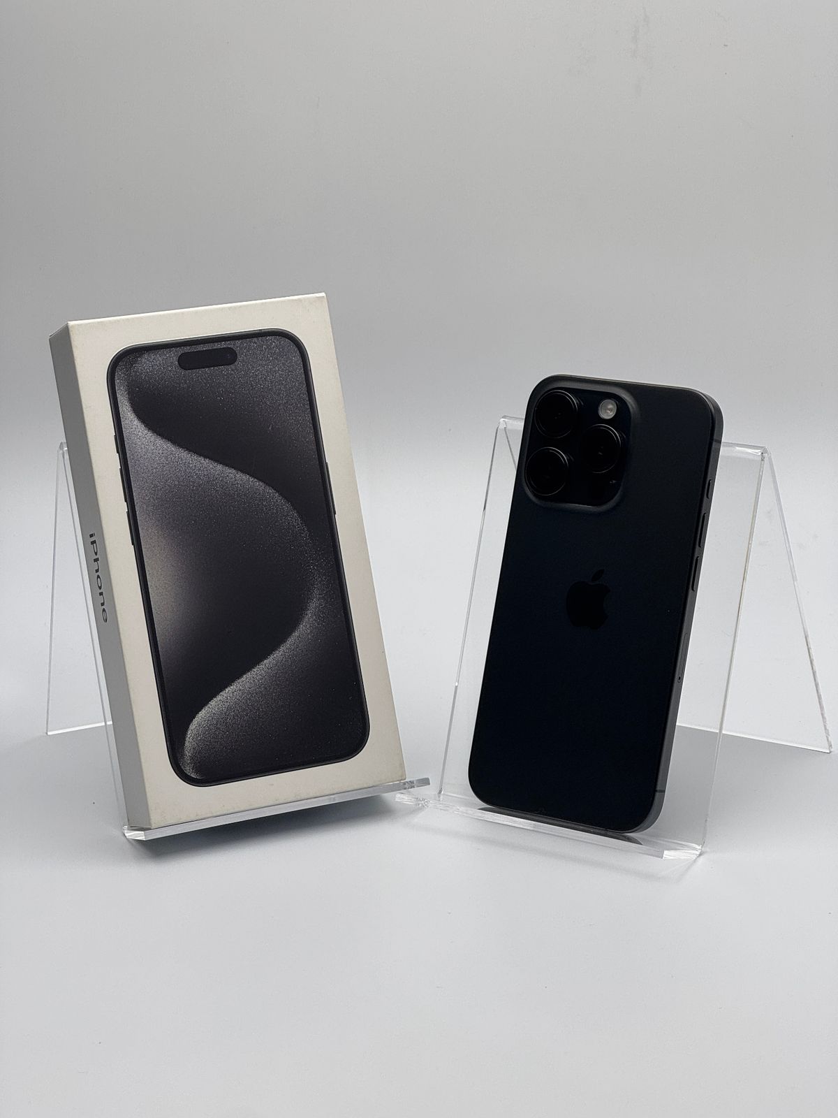 中古A】iPhone 15 Pro 256GB ブラックチタニウム バッテリー【88