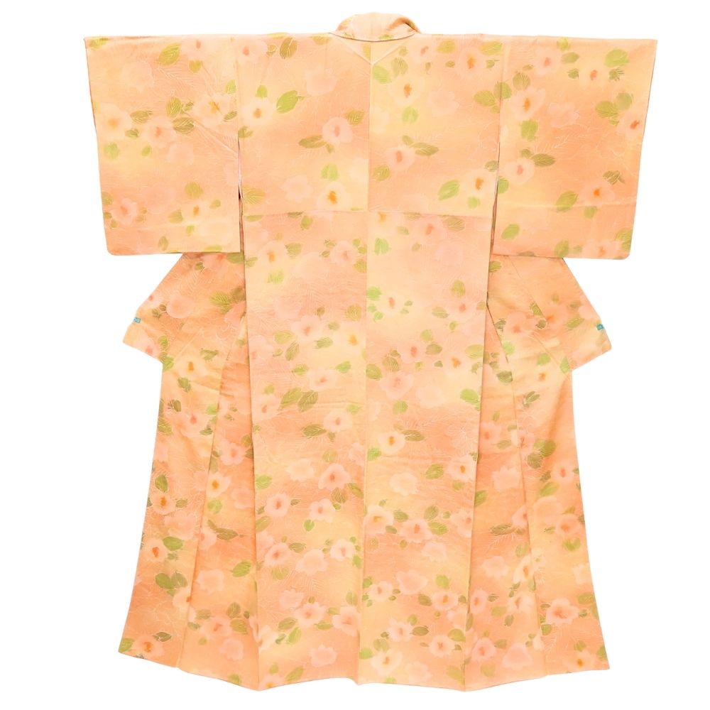 【中古】 小紋 光沢あり 正絹 オレンジ系 サーモンピンク グリーン 椿 可愛い 和装 呉服 和服 きもの レディース 女性 中古】 小紋 光沢あり 正絹 オレンジ系 サーモンピンク グリーン 椿