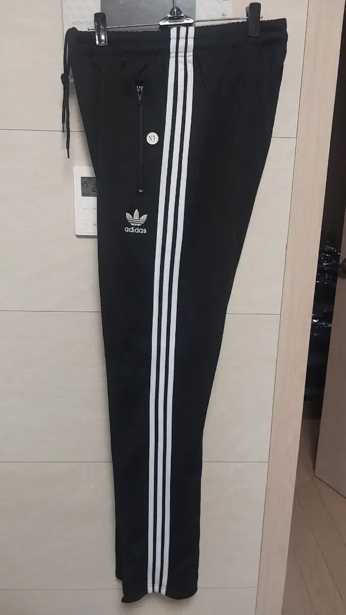 アディダス トレーナー ブラック 裏起毛 新品 XL