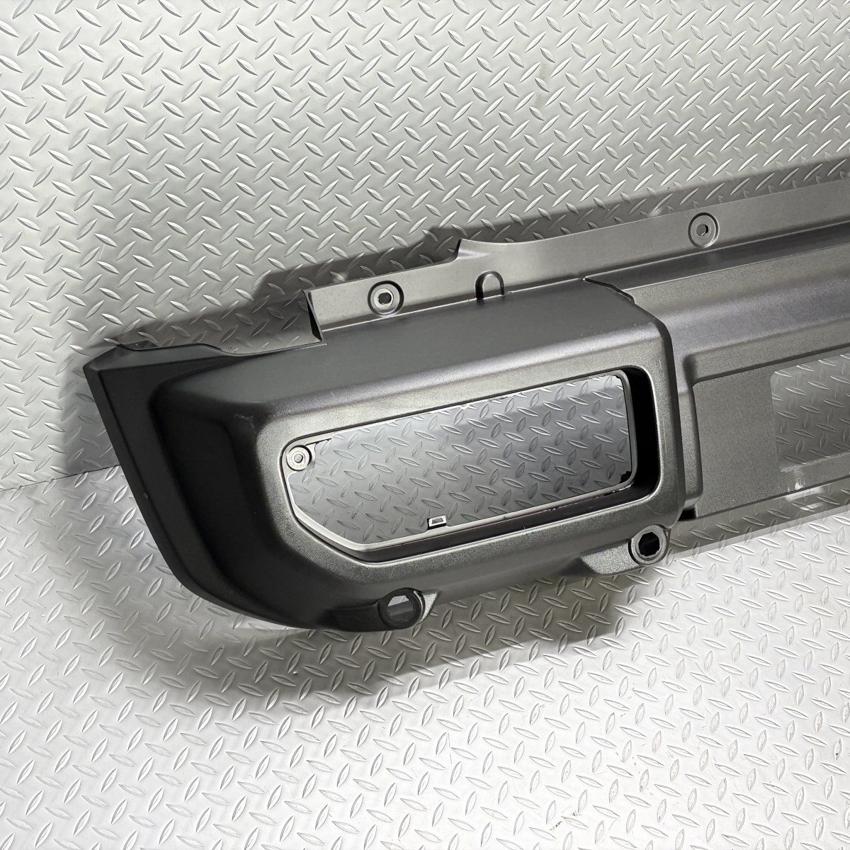 送料無料JB74W ジムニーシエラ 純正 リアバンパー センサー穴あり 素地 