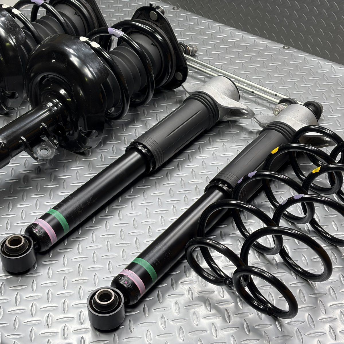 送料無料【美品】60系 トヨタ プリウス 純正 サスキット 品番48510