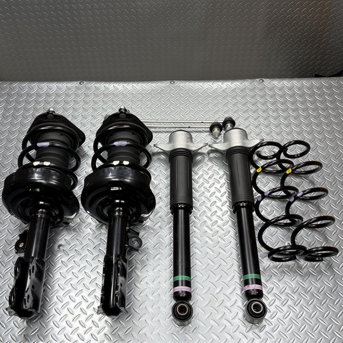 送料無料【美品】60系 トヨタ プリウス 純正 サスキット 品番48510