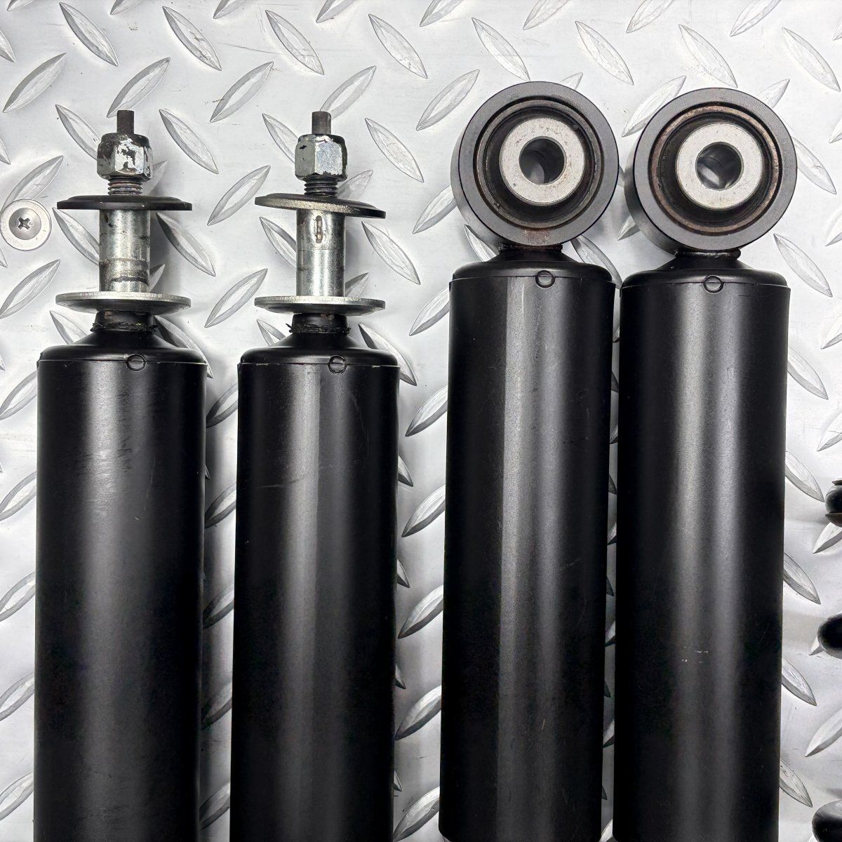 送料無料JB74W スズキ ジムニーシエラ 純正 サスキット 品番41600