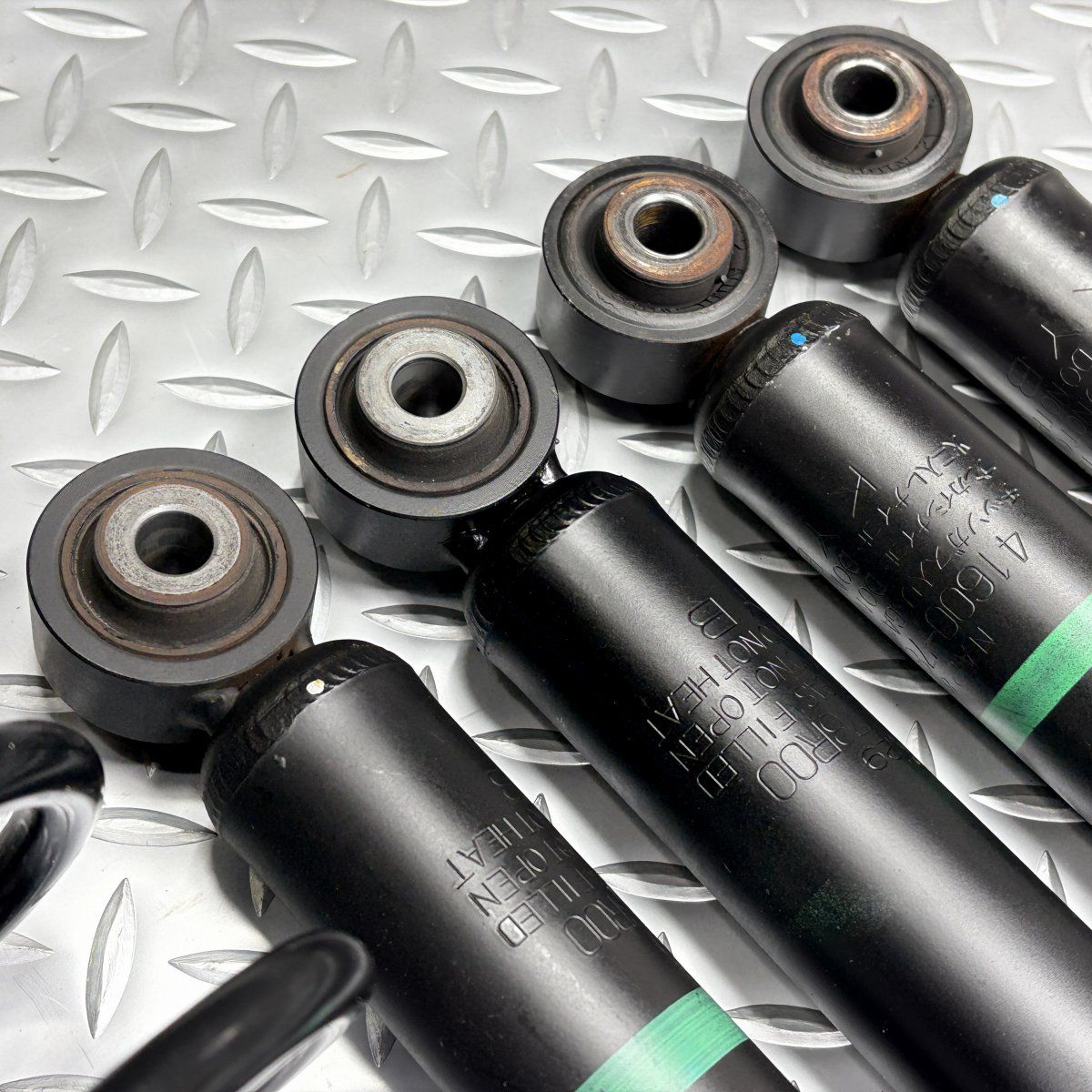 送料無料JB74W スズキ ジムニーシエラ 純正 サスキット 品番41600