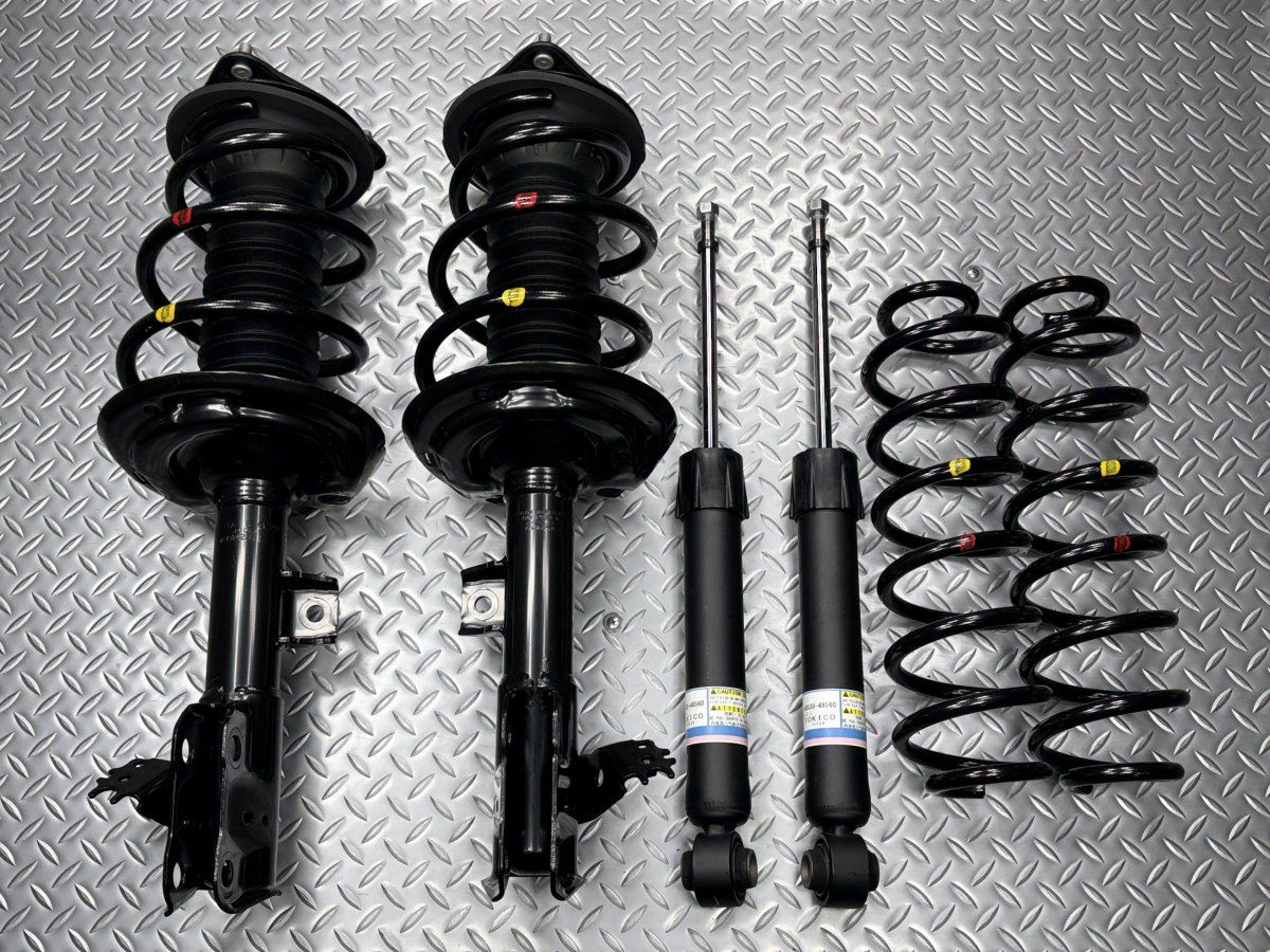 ［新車外し］送料無料　80系ハリアー MXUA80 純正サスキット1台分 新車外し］送料無料 80系ハリアー MXUA80 純正サスキット1台分