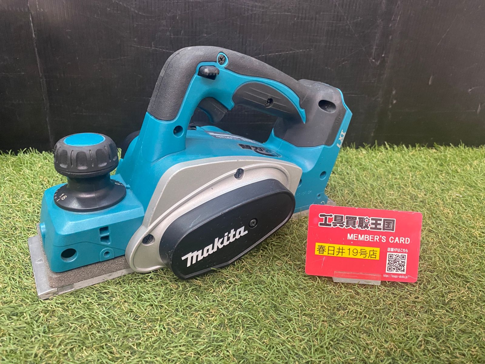 【中古品】【0906】makita(マキタ) 14.4v 82㎜充電式カンナ (本体のみ) KP140DZ　ITR3POVNYNBQ