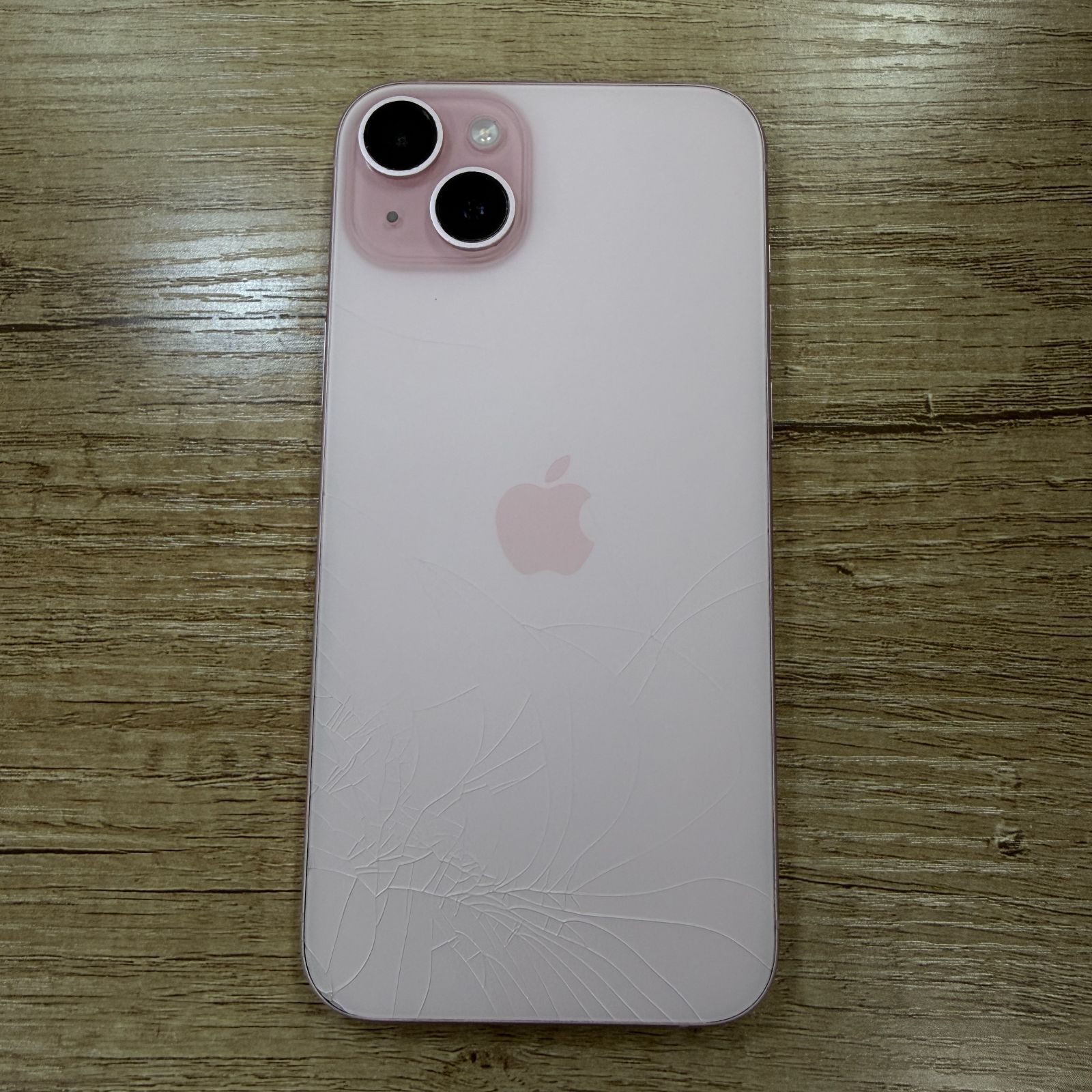 iPhone8 256GB SIMフリー　背面少し割れあり 背面割れあり】iPhone15Plus 256GB SIMフリー - メルカリ