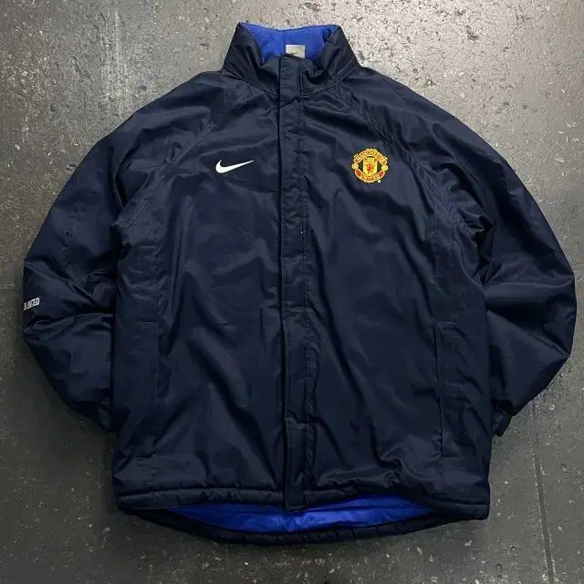 100 NIKE マンチェスター・ユナイテッドFC 起毛 ジャケット - メルカリ