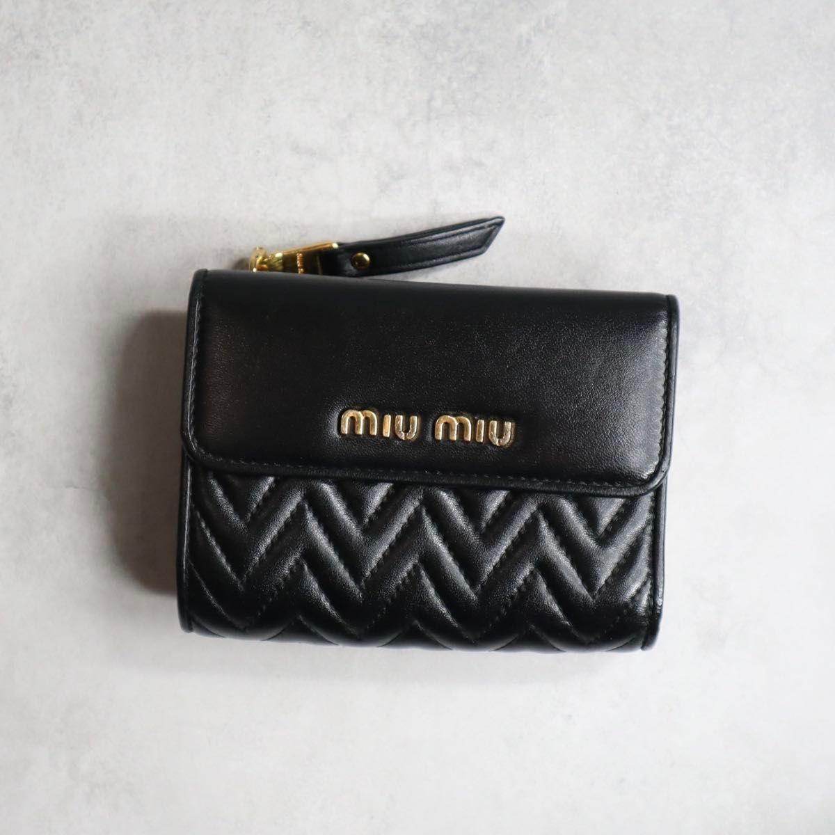 miu miu ミュウミュウ / ナッパインプントゥーレコンパクトウォレット