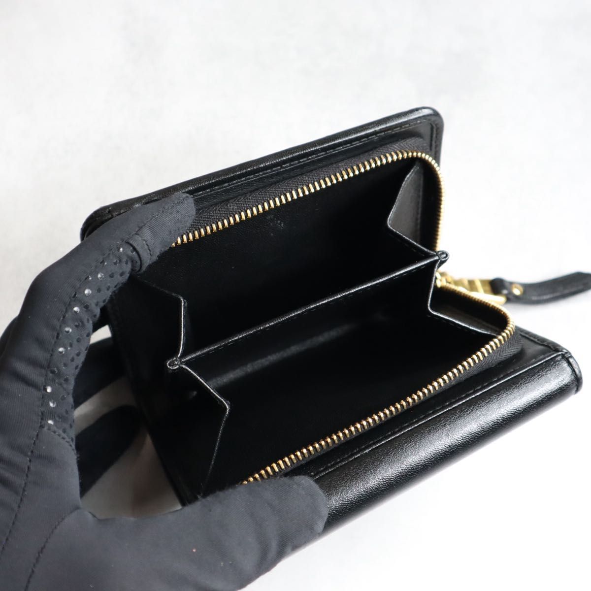 miu miu ミュウミュウ / ナッパインプントゥーレコンパクトウォレット