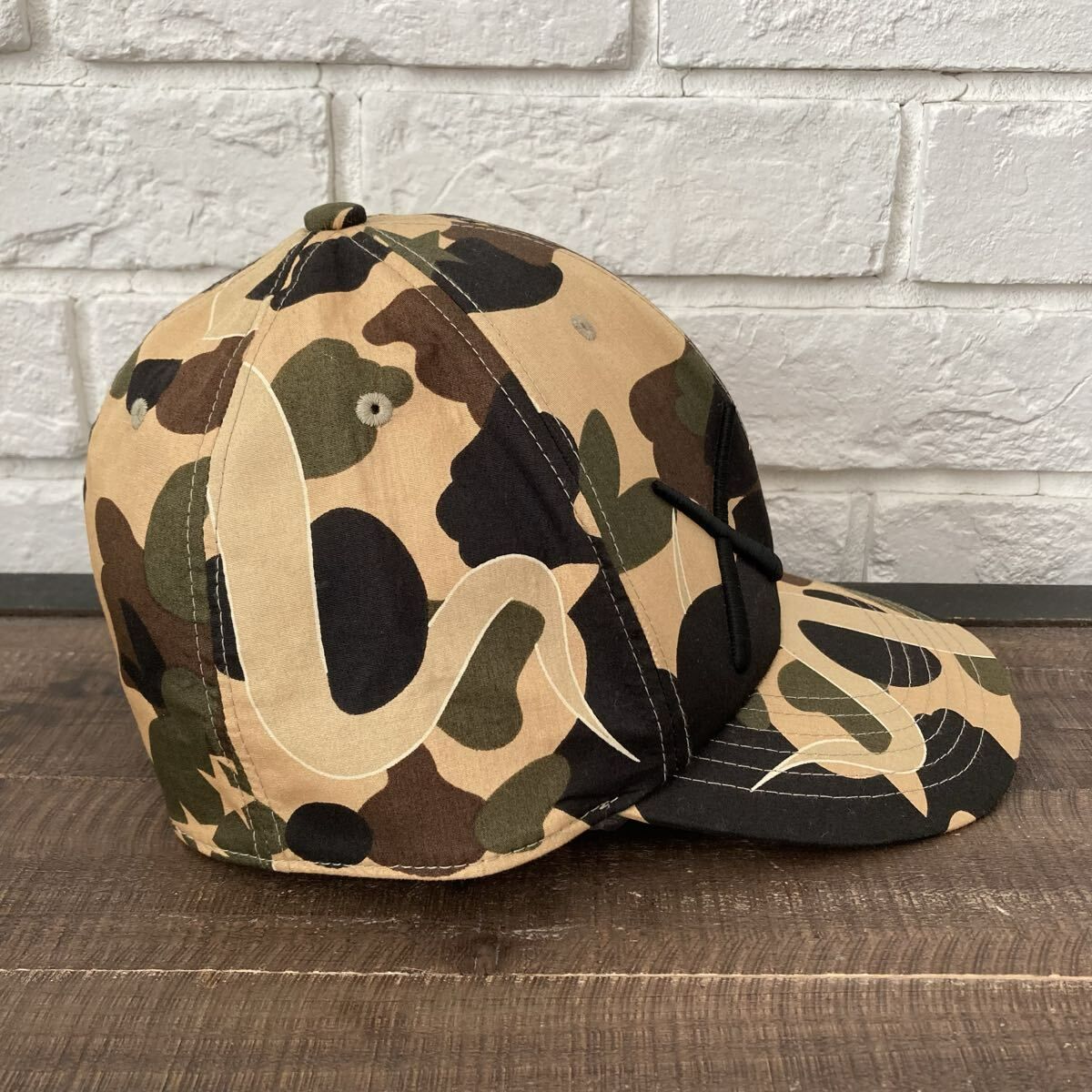 BAPE ×KAWSコラボ迷彩柄 キャップ BAPE ×KAWSコラボ迷彩柄 キャップ ☆激レア☆ kaws 1st camo trucker hat