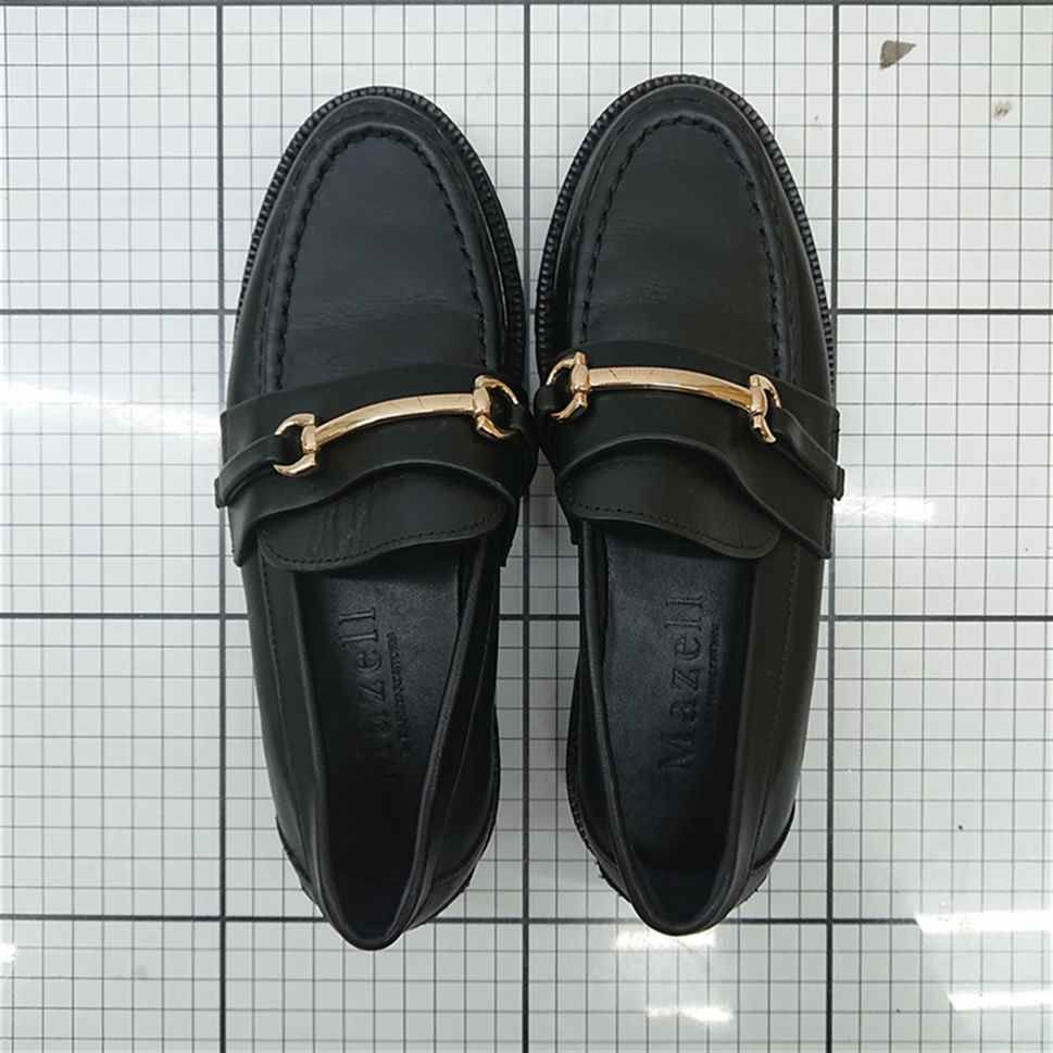 最終値下げ！新品未使用Mazell 黒 ローファー ゴールド金具付き 最終値下げ！新品未使用Mazell 黒 ローファー ゴールド金具付き - メルカリ