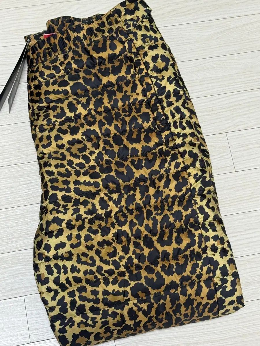 M Supreme マイクロ ダウン パンツ レオパード - 21FW - メルカリ