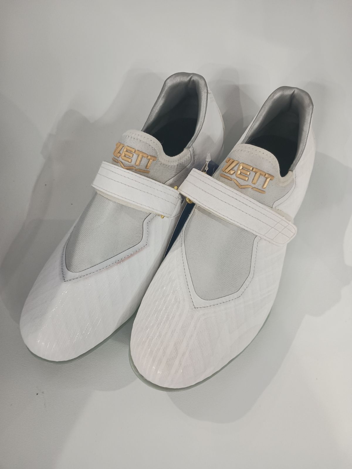 ZETT　白スパイク　BSR2806WH