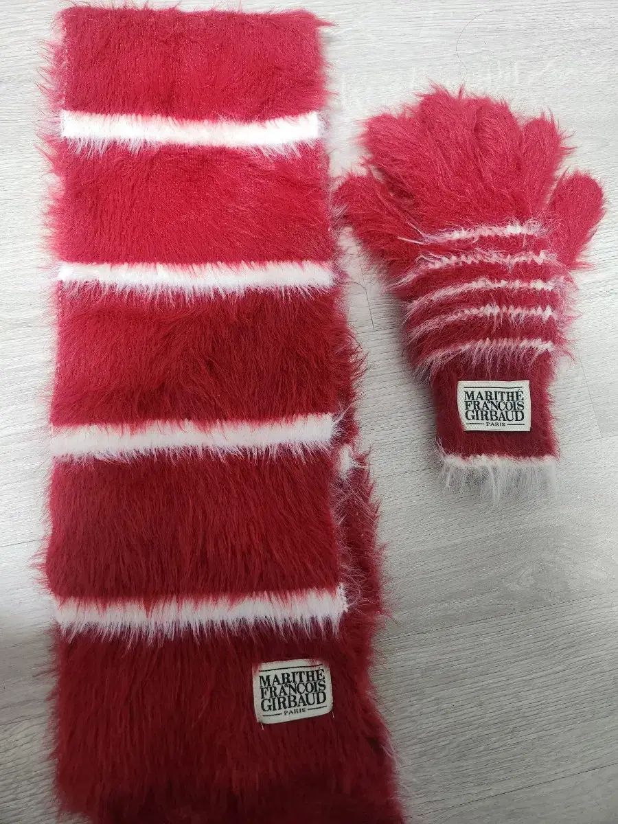 マリテフランソワジルボー マフラー 手袋セット - メルカリ