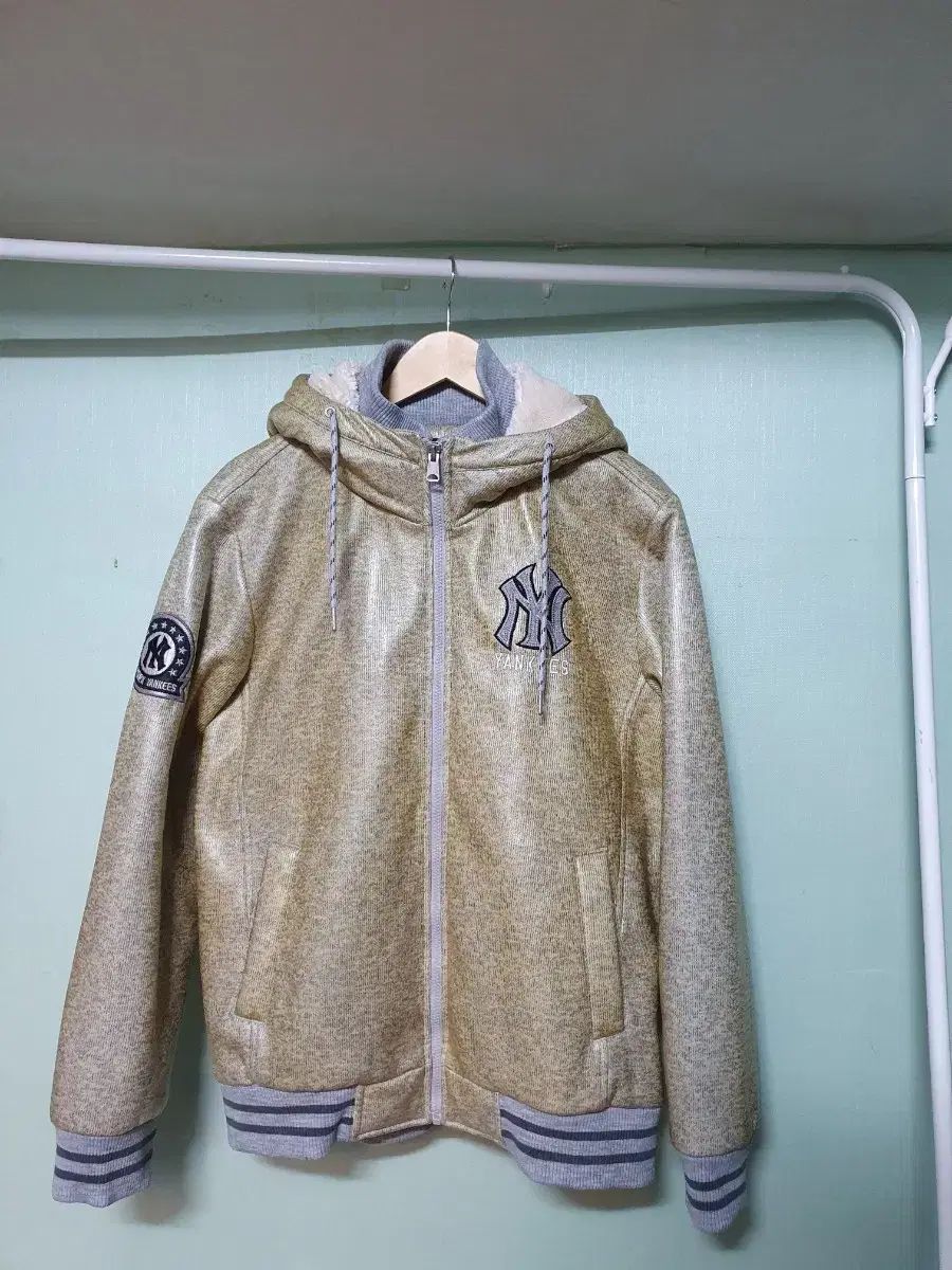 ニューヨーク・ヤンキース フード付きジャケット ニューヨーク・ヤンキース フード付きジャケット Youth XL - メルカリ