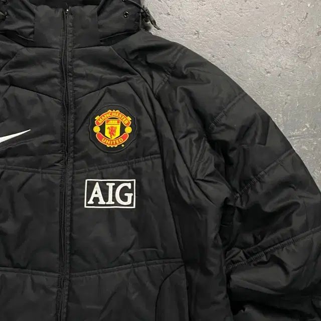 Nike Manchester United ダウン Sサイズ 95 NIKE MANCHESTER UNITED FC(マンチェスター・ユナイテッドFC) 軽量