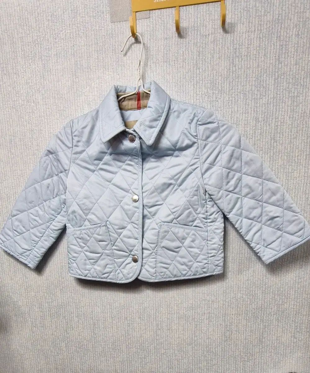 バーバリーキッズ☆キルティングジャケット☆size10 BURBERRY キルティングジャケット キッズ バーバリーキッズ