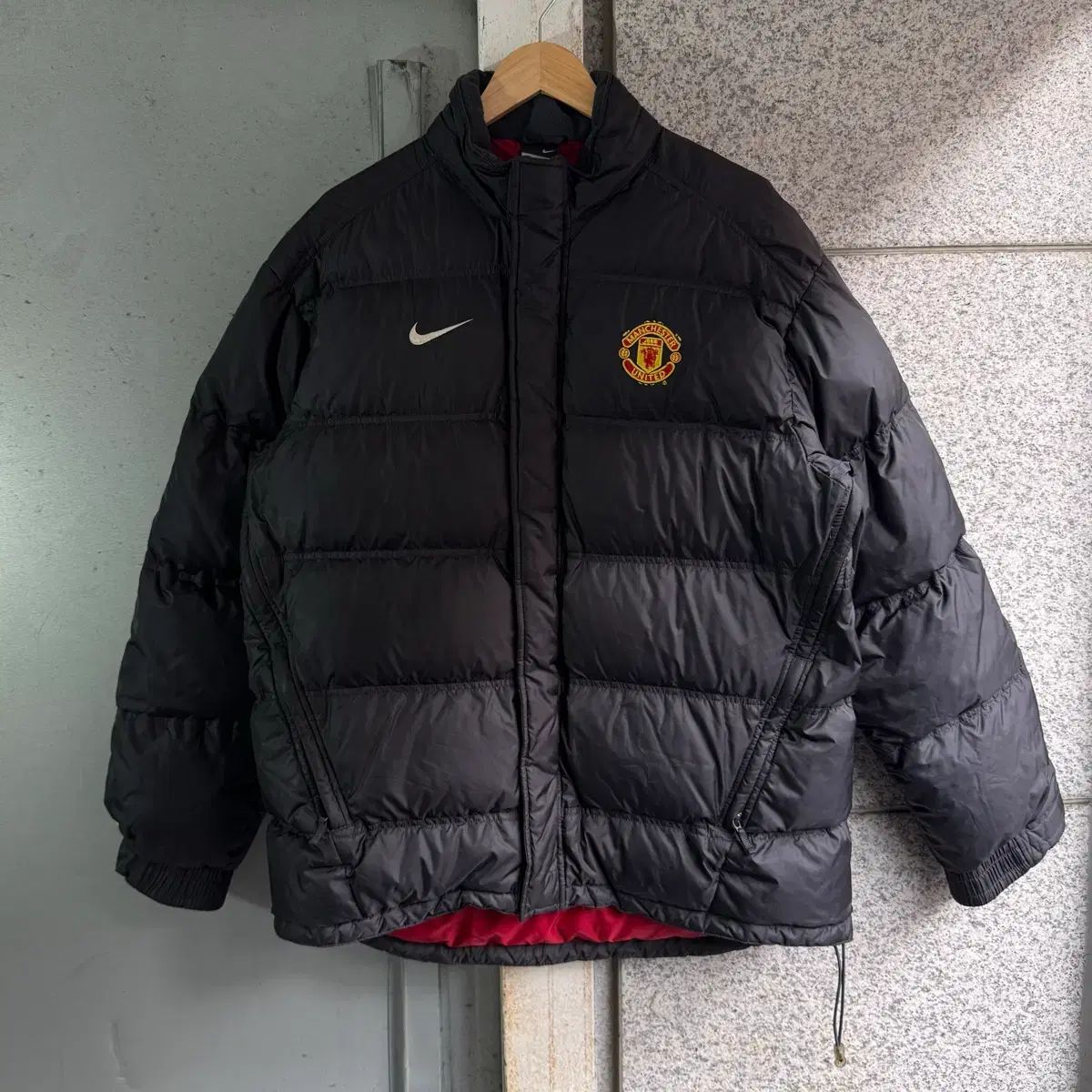 ナイキ マンチェスター ユナイテッド ロゴ ダウン - メルカリ