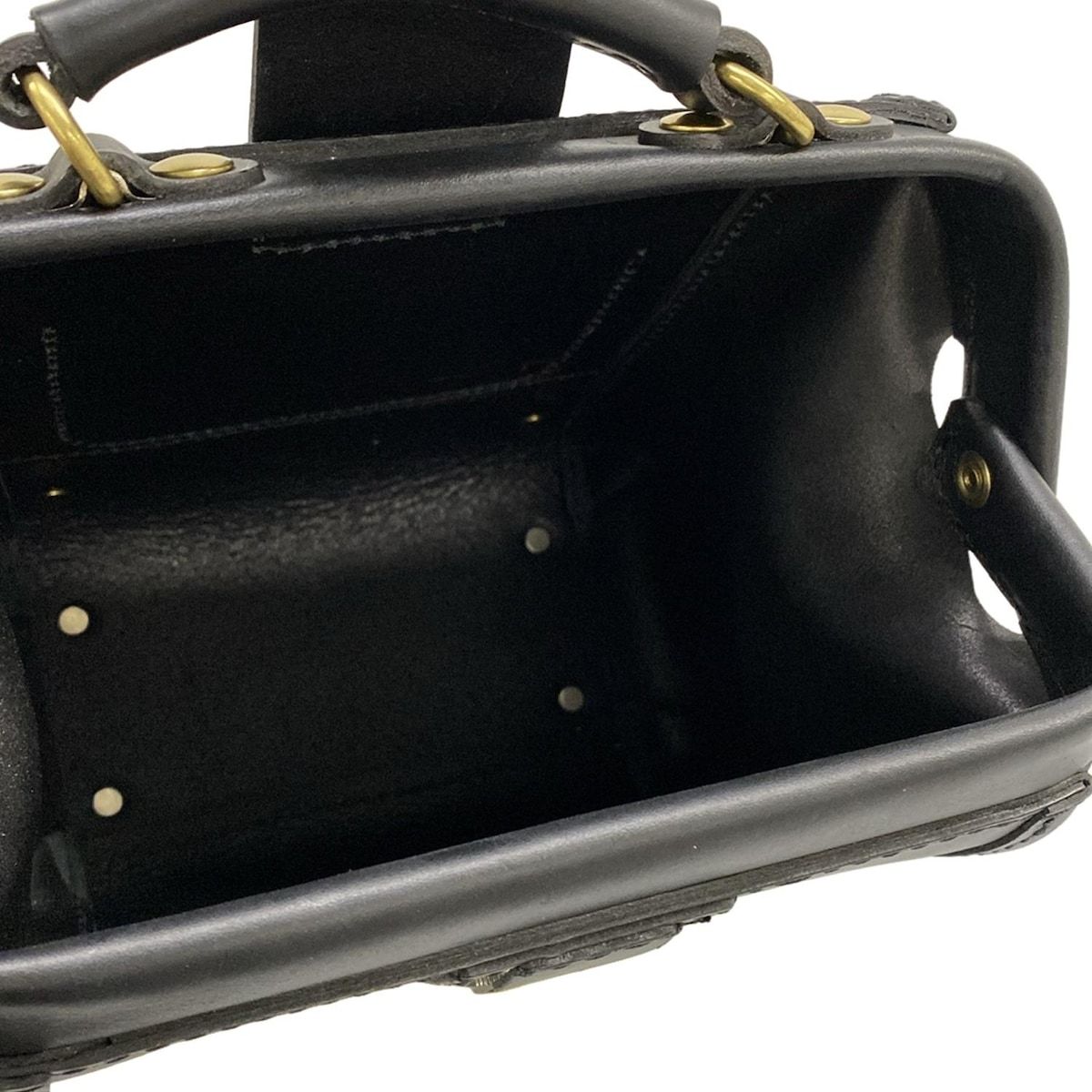 HERZ 黒のレザーハンドバッグ HERZ(ヘルツ) ハンドバッグ美品 - 黒 レザー - メルカリ